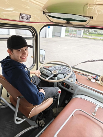 bb9dc09b-f55a-40b8-84f9-13f66d3310c2