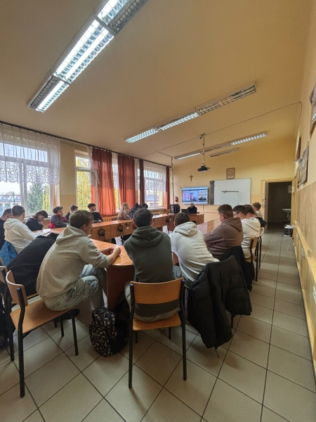 Rozmowy uczestników projektu z partnerem portugalskim