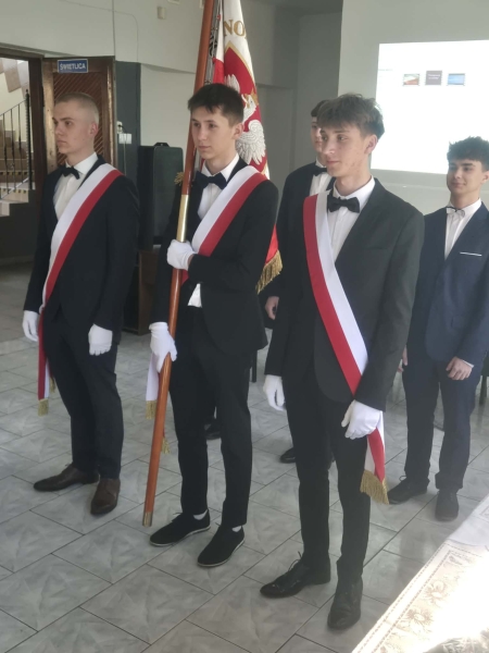 Uroczyste przekazanie władzy i pocztu sztandarowego w CKZiU 